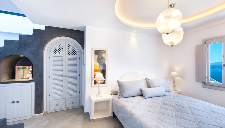 4* Santorini Secret Premium