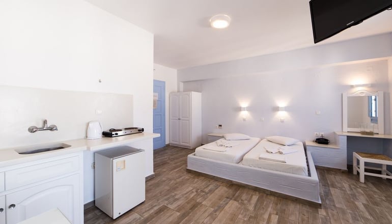 Stratos Apartments & Studios - Παροικιά, Πάρος