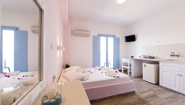 Stratos Apartments & Studios - Παροικιά, Πάρος