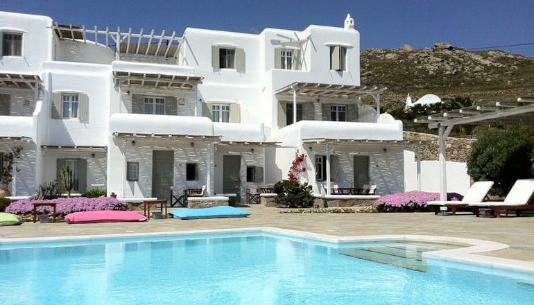 Yakinthos Residence