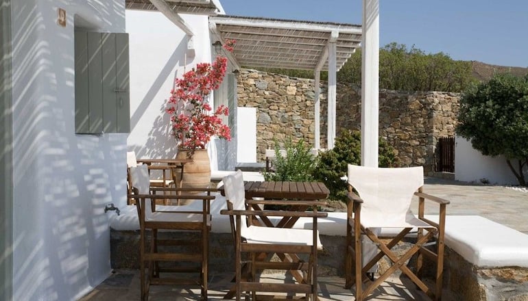 Yakinthos Residence