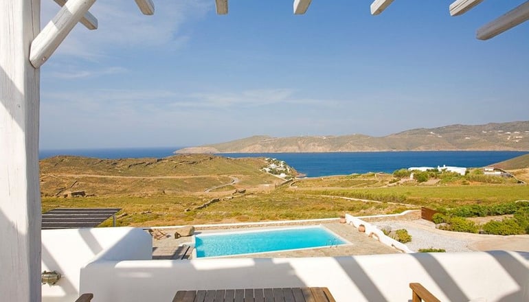 Yakinthos Residence