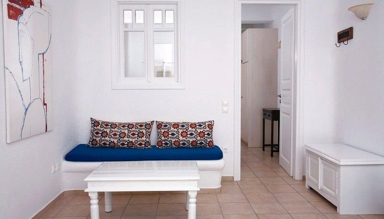 Yakinthos Residence
