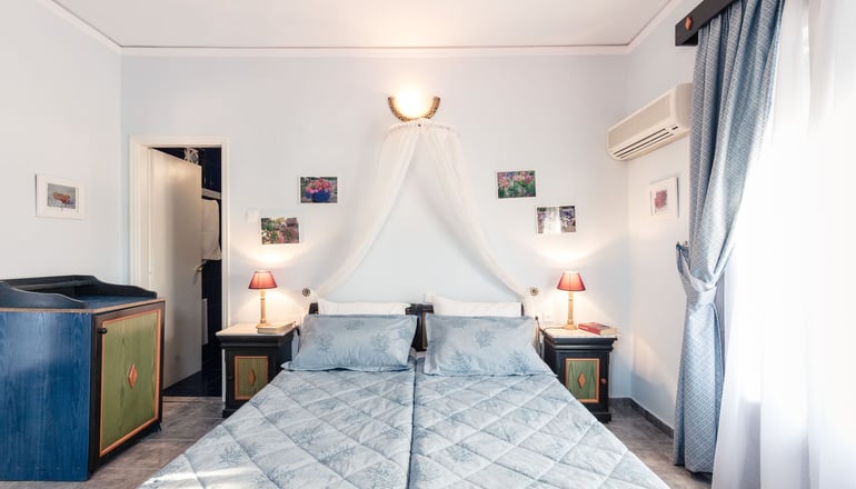 Yianna Hotel