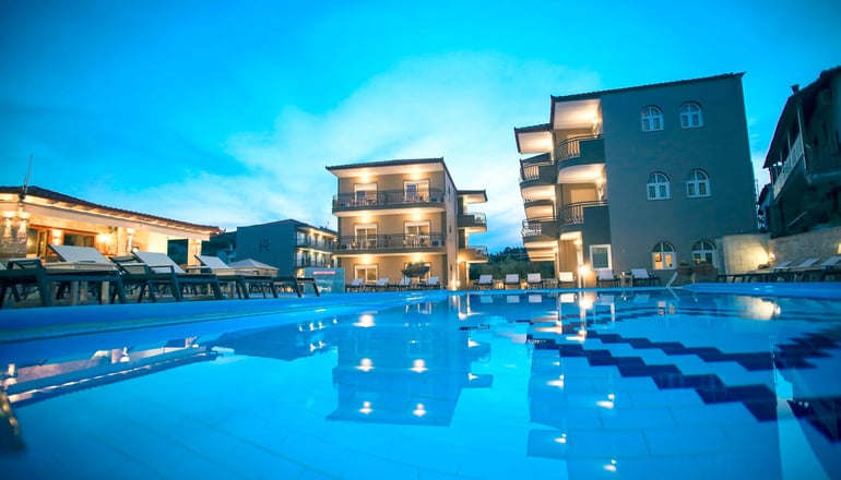 4* Royal Hotel and Suites