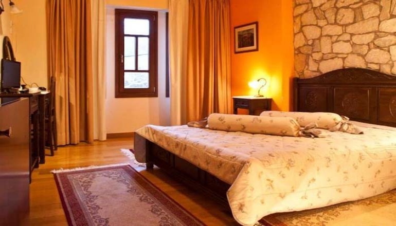Κύναιθα Hotel
