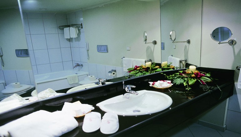 5* Ramada Plaza by Wyndham Thraki