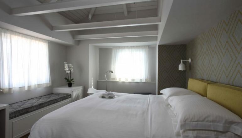 5* Metropolis Hotel