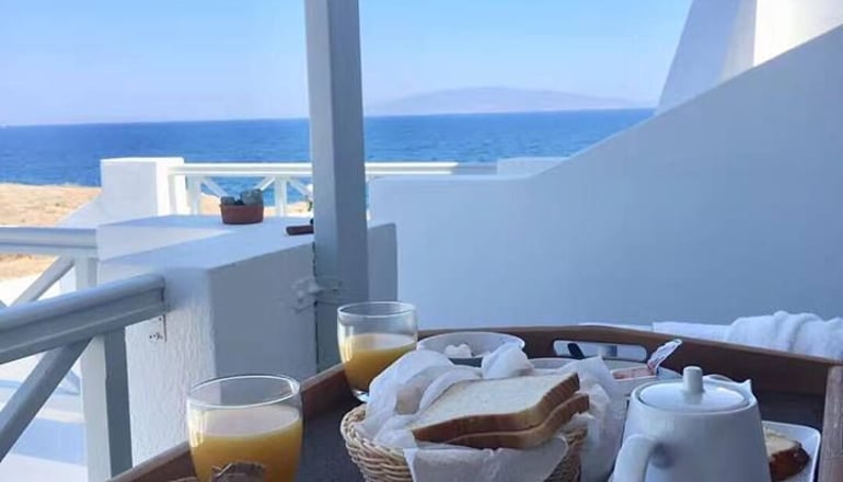 Vrachia Studios Santorini