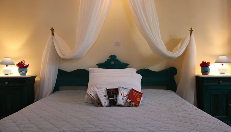 Vrachia Studios Santorini