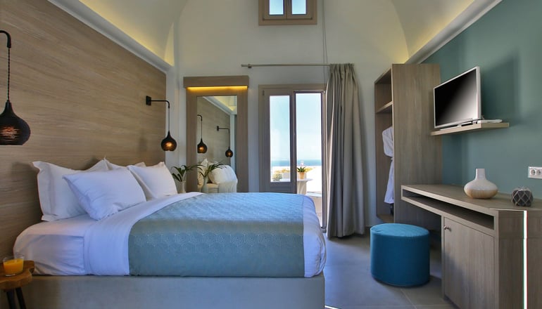 4* Fileria Suites Santorini