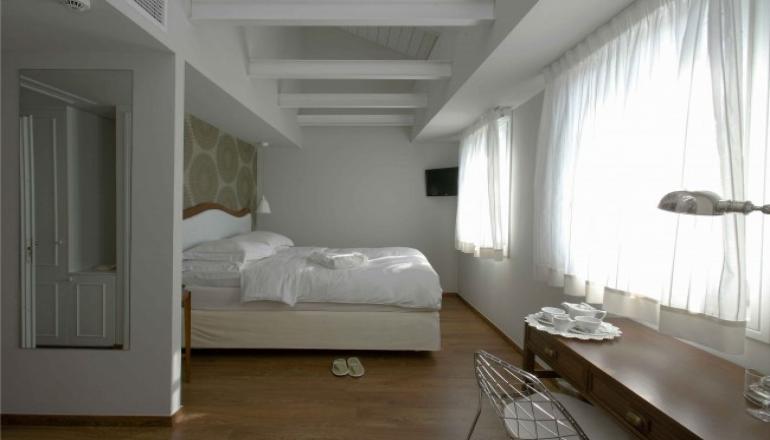 5* Metropolis Hotel