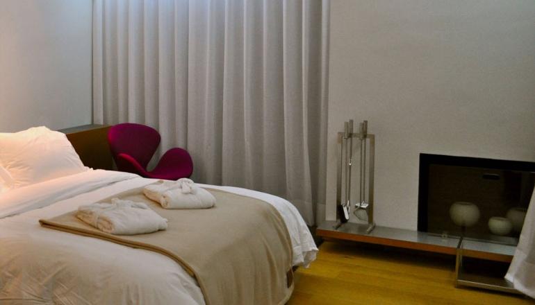 Elafivolia Arahova Suites