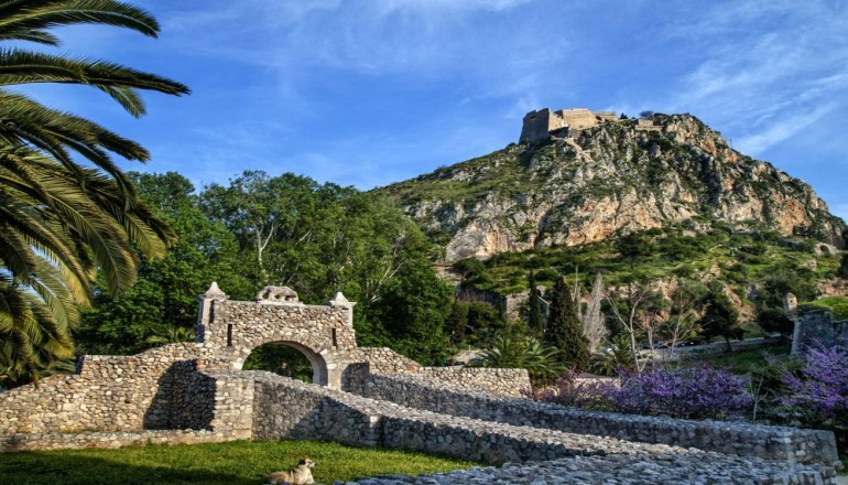 Eden Beach Plaka Hotel