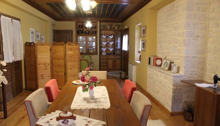 Παραδοσιακός Ξενώνας Μαρούσιω