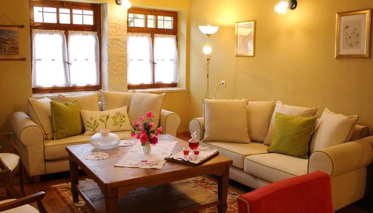 Παραδοσιακός Ξενώνας Μαρούσιω