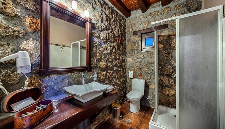 Ξενώνας Πέρα Αλώνια