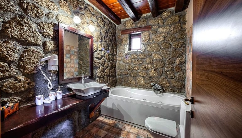 Ξενώνας Πέρα Αλώνια