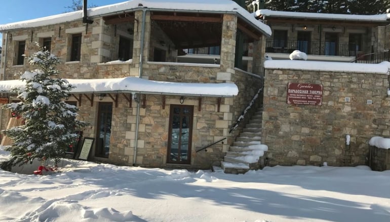 Ορεάδες Suites