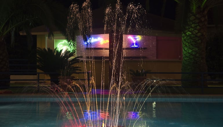 Adonis Hotel & Apartments