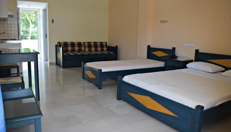 Adonis Hotel & Apartments