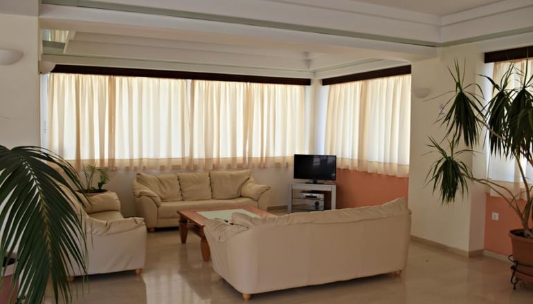 Adonis Hotel & Apartments