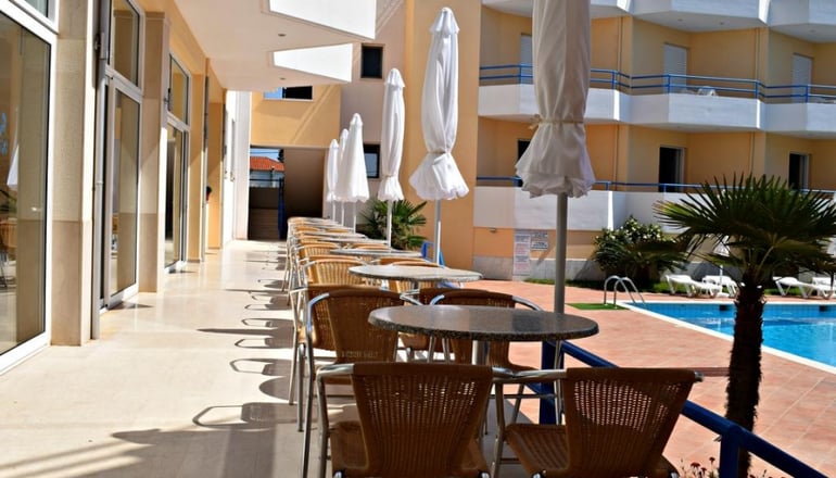 Adonis Hotel & Apartments