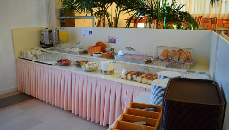 Adonis Hotel & Apartments