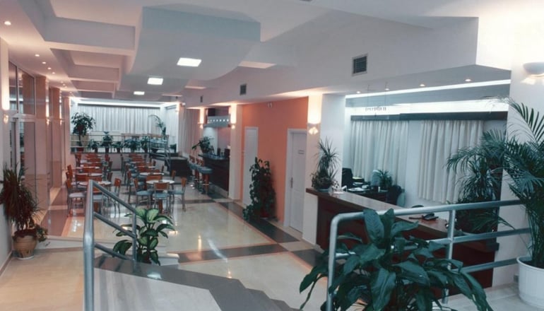 Adonis Hotel & Apartments