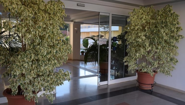 Adonis Hotel & Apartments