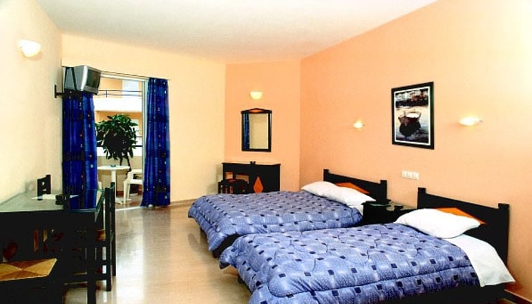 Adonis Hotel & Apartments