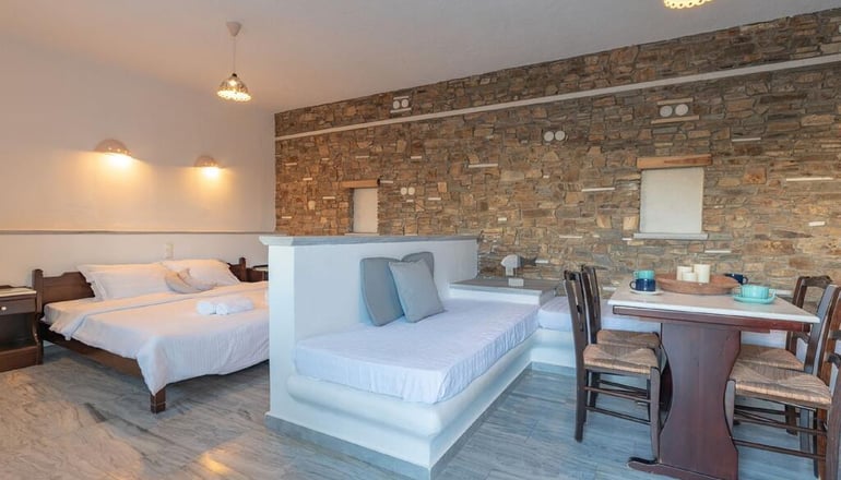 Adonis Hotel & Apartments