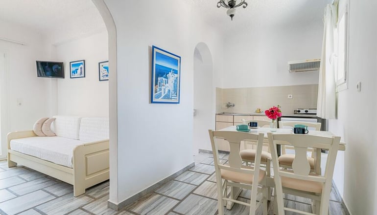 Adonis Hotel & Apartments