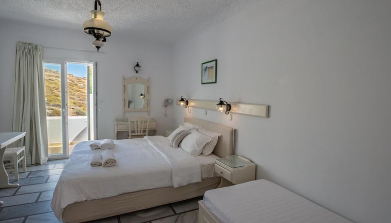 Adonis Hotel & Apartments