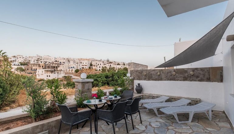 Adonis Hotel & Apartments