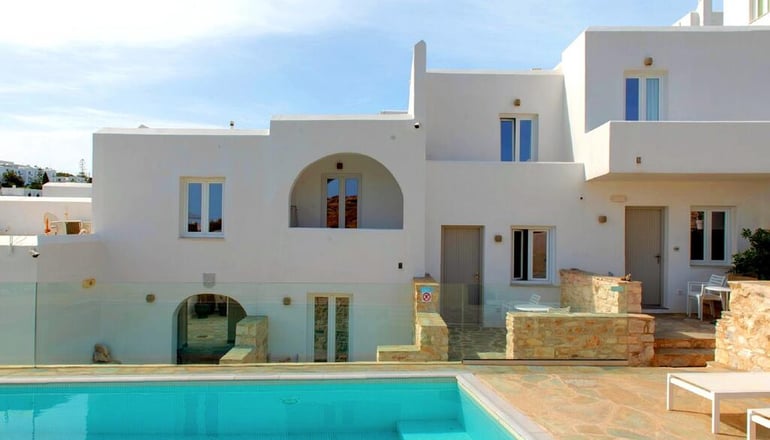 Adonis Hotel & Apartments