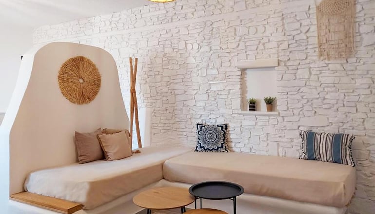 Adonis Hotel & Apartments