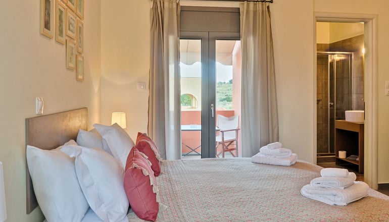 Aegina bed and culture