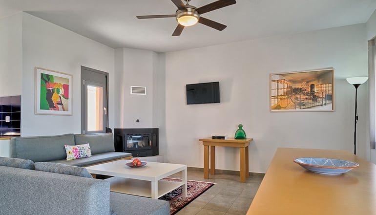 Aegina bed and culture