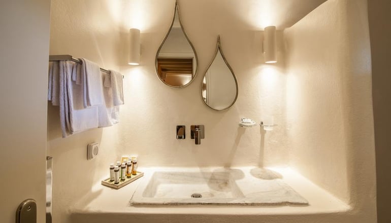 4* Aeolis Tinos Suites