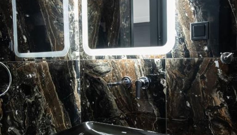 Aeonian Luxury Suites