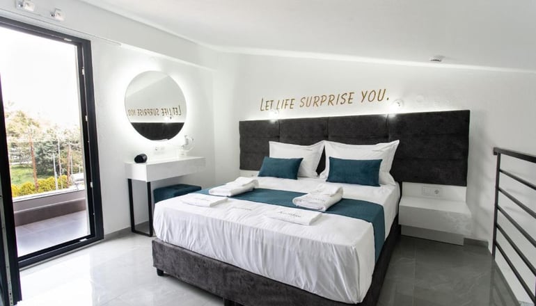 Aeonian Luxury Suites