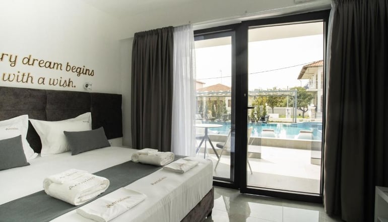 Aeonian Luxury Suites