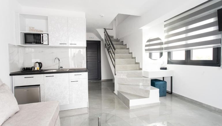 Aeonian Luxury Suites