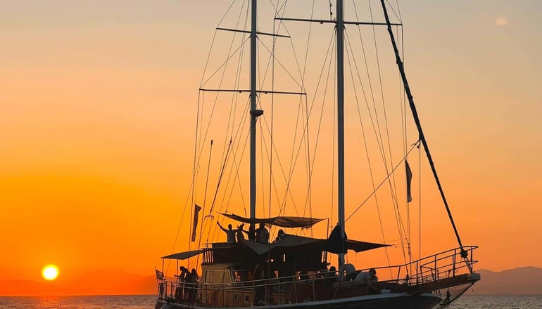 Ηλιοβασίλεμα στην Αθηναϊκή Ριβιέρα - Κρουαζιέρα Μισής Ημέρας