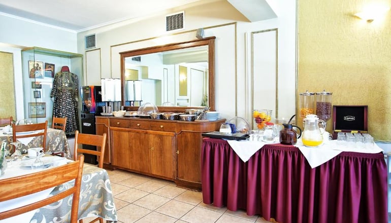 Anastassiou Hotel