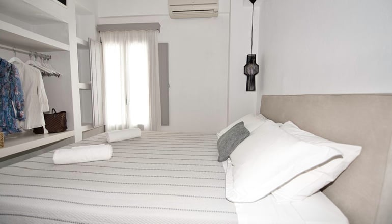 Anessis - Φηρά, Σαντορίνη