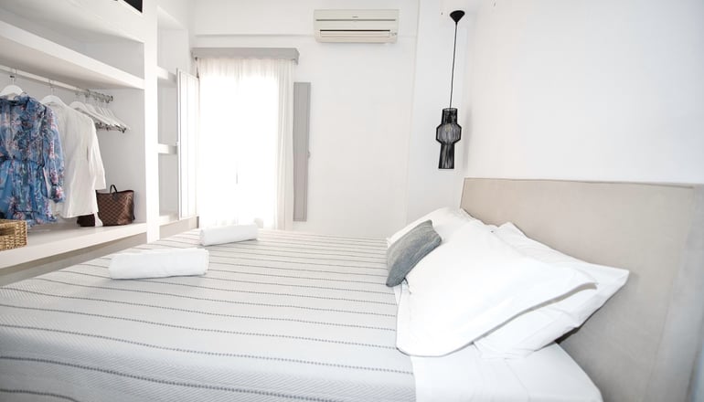 Anessis - Φηρά, Σαντορίνη