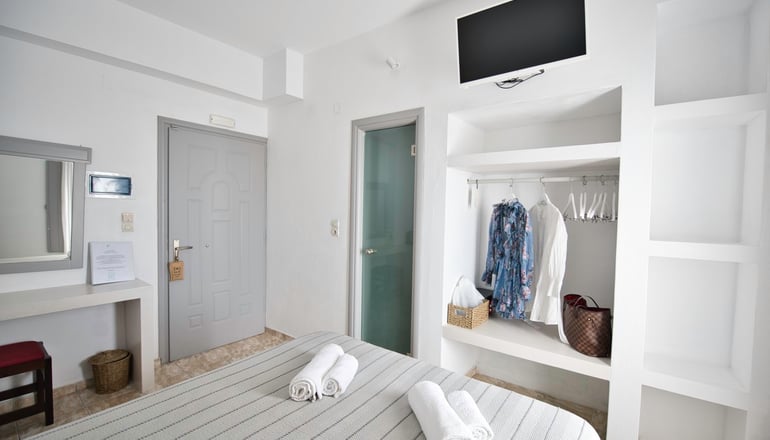 Anessis - Φηρά, Σαντορίνη