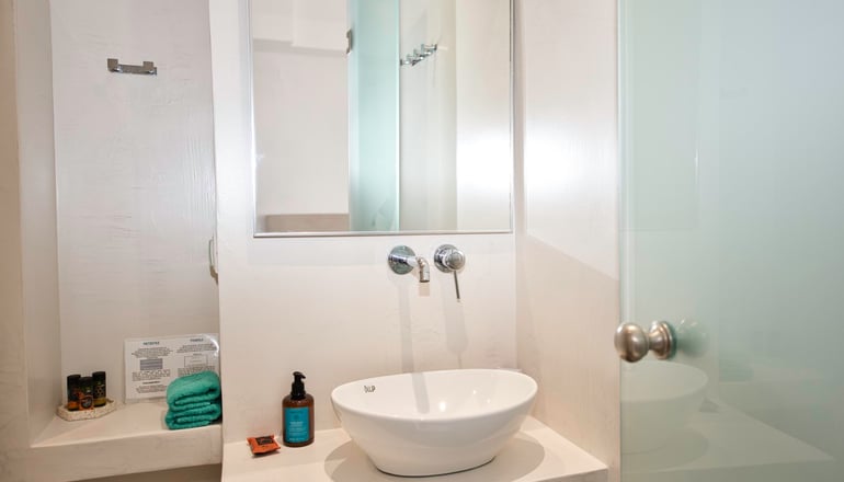 Anessis - Φηρά, Σαντορίνη